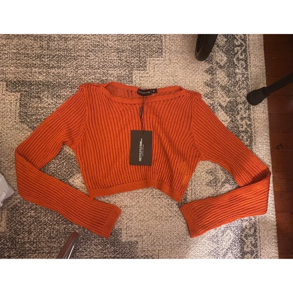 'PRETTYLITTLETHING' Crop Top - Picture 4 of 5